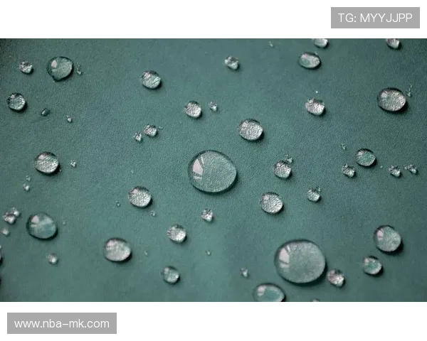 纳米材料涂层降低屏幕反光提升户外观赛可视性。